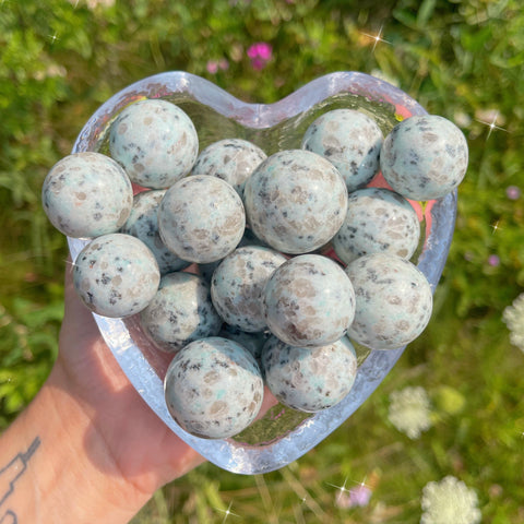 mini kiwi jasper crystal spheres carving